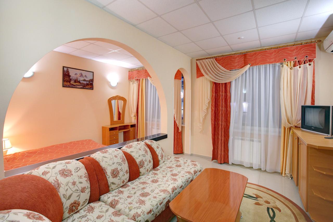 Hotel Aquapark Alligator Ternopil Exteriör bild